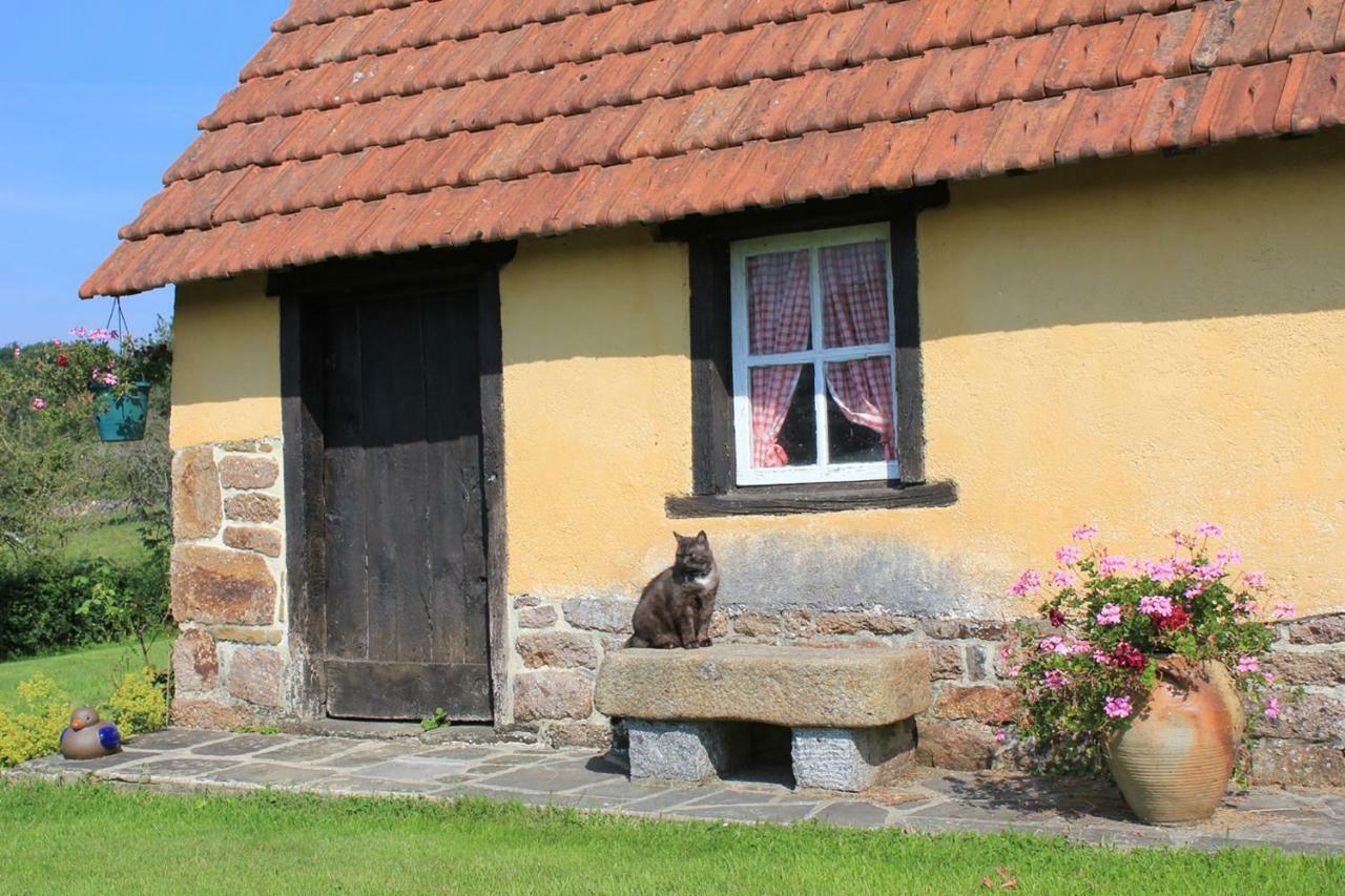 Les Goubelins Bed and Breakfast La Lande-d'Airou Eksteriør billede